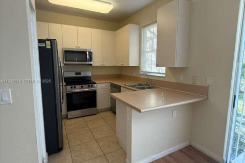 Touwnhouse à louer à Homestead, Floride: 3 chambres, 140.1 m2 № 1991432 - photo 14