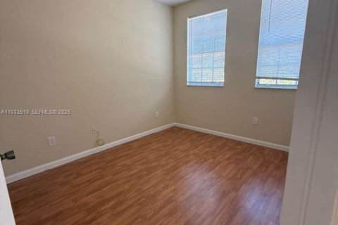 Touwnhouse à louer à Homestead, Floride: 3 chambres, 140.1 m2 № 1991432 - photo 17