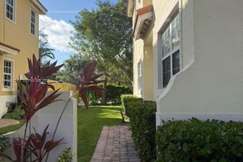 Touwnhouse à louer à Homestead, Floride: 3 chambres, 140.1 m2 № 1991432 - photo 2