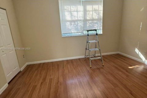 Touwnhouse à louer à Homestead, Floride: 3 chambres, 140.1 m2 № 1991432 - photo 16