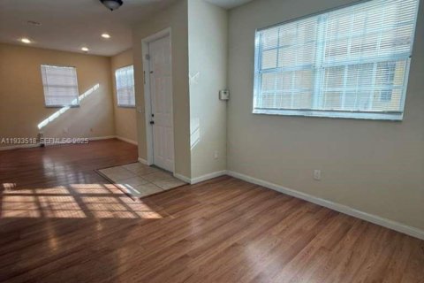 Touwnhouse à louer à Homestead, Floride: 3 chambres, 140.1 m2 № 1991432 - photo 9