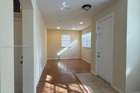 Touwnhouse à louer à Homestead, Floride: 3 chambres, 140.1 m2 № 1991432 - photo 10