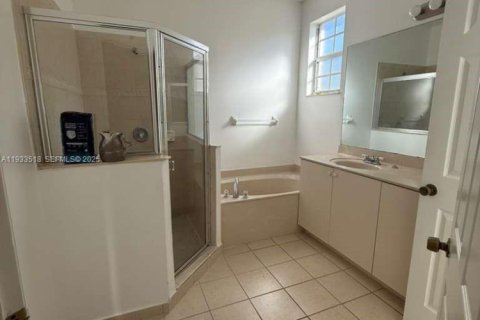 Touwnhouse à louer à Homestead, Floride: 3 chambres, 140.1 m2 № 1991432 - photo 12