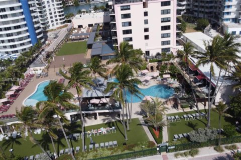 Купить кондоминиум в Майами-Бич, Флорида 1 спальня, 69.68м2, № 1985838 - фото 5