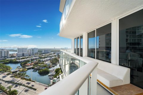 Copropriété à louer à Sunny Isles Beach, Floride: 2 chambres, 163.51 m2 № 1998950 - photo 8