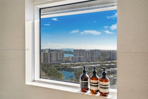 Copropriété à louer à Sunny Isles Beach, Floride: 2 chambres, 163.51 m2 № 1998950 - photo 15