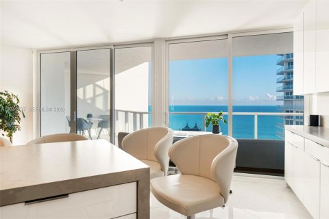 Copropriété à louer à Sunny Isles Beach, Floride: 2 chambres, 163.51 m2 № 1998950 - photo 25