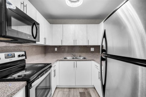 Condominio en venta en Hialeah, Florida, 2 dormitorios, 71.07 m2 № 1839471 - foto 8