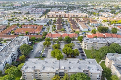Condominio en venta en Hialeah, Florida, 2 dormitorios, 71.07 m2 № 1839471 - foto 19