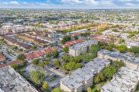 Condominio en venta en Hialeah, Florida, 2 dormitorios, 71.07 m2 № 1839471 - foto 21