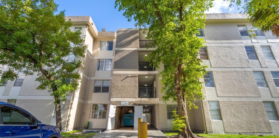 Condominio en Hialeah, Florida, 2 dormitorios  № 1839471