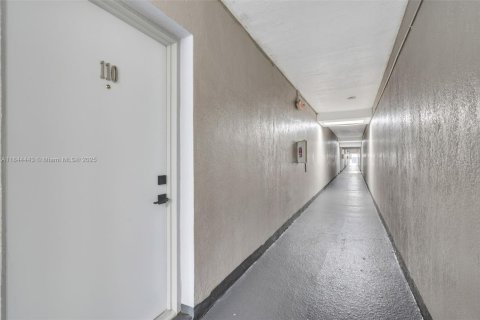 Condominio en venta en Hialeah, Florida, 2 dormitorios, 71.07 m2 № 1839471 - foto 3
