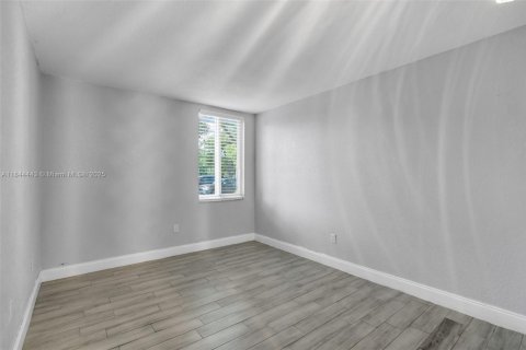 Condominio en venta en Hialeah, Florida, 2 dormitorios, 71.07 m2 № 1839471 - foto 13