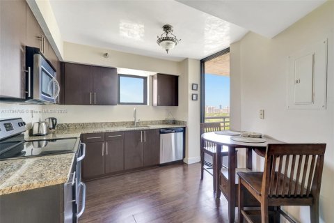 Condo in Aventura, Florida, 2 bedrooms  № 1667682 - photo 19