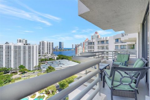 Condo in Aventura, Florida, 2 bedrooms  № 1667682 - photo 30