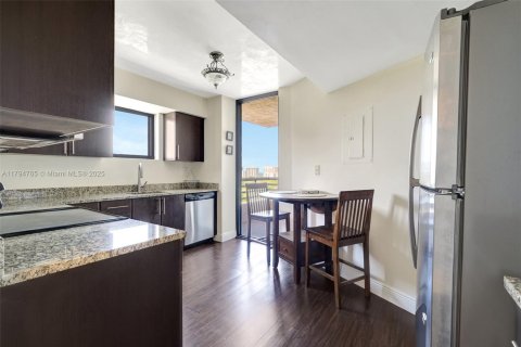 Condo in Aventura, Florida, 2 bedrooms  № 1667682 - photo 20