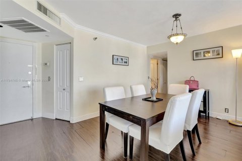 Condo in Aventura, Florida, 2 bedrooms  № 1667682 - photo 18