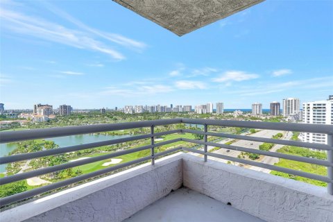 Condo in Aventura, Florida, 2 bedrooms  № 1667682 - photo 26