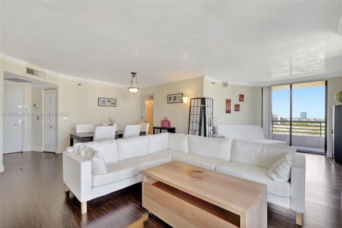 Condo in Aventura, Florida, 2 bedrooms  № 1667682 - photo 3