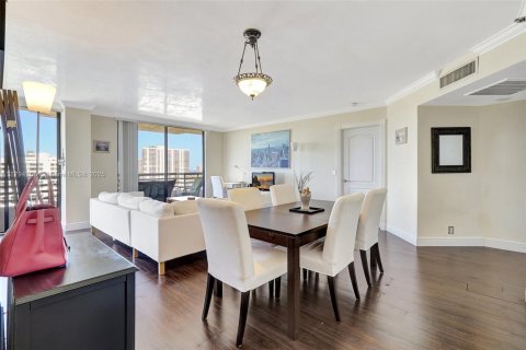 Condo in Aventura, Florida, 2 bedrooms  № 1667682 - photo 2