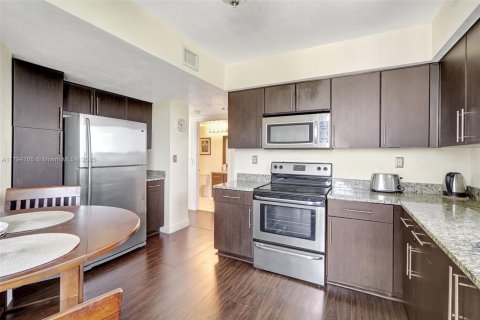 Condo in Aventura, Florida, 2 bedrooms  № 1667682 - photo 23