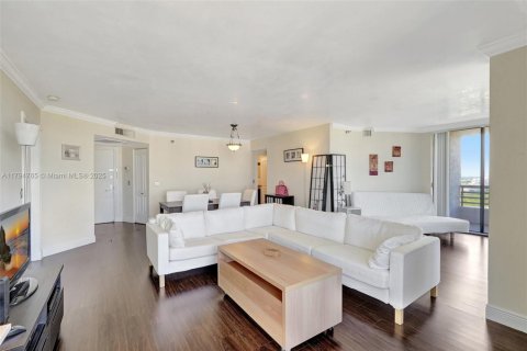 Condo in Aventura, Florida, 2 bedrooms  № 1667682 - photo 4