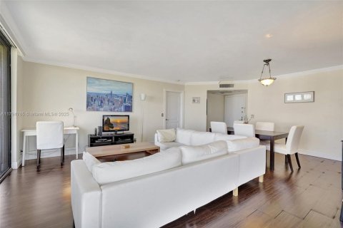 Condo in Aventura, Florida, 2 bedrooms  № 1667682 - photo 11
