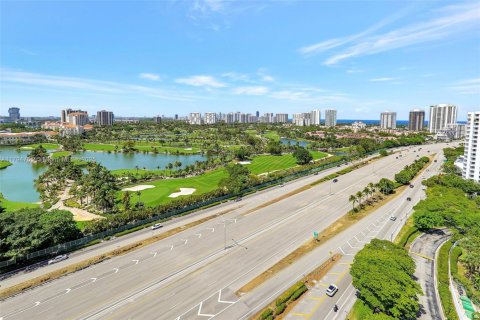Condo in Aventura, Florida, 2 bedrooms  № 1667682 - photo 29