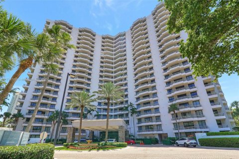 Condo in Aventura, Florida, 2 bedrooms  № 1667682 - photo 10