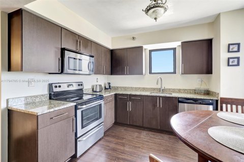 Condo in Aventura, Florida, 2 bedrooms  № 1667682 - photo 21