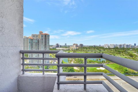 Condo in Aventura, Florida, 2 bedrooms  № 1667682 - photo 27