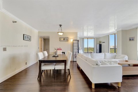Condo in Aventura, Florida, 2 bedrooms  № 1667682 - photo 16