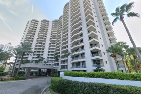 Condo in Aventura, Florida, 2 bedrooms  № 1667682 - photo 1