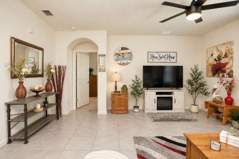 House in Palm Bay, Florida 4 bedrooms, 170.01 sq.m. № 2393937 - photo 17