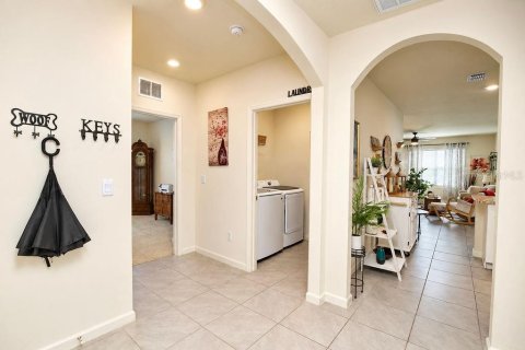 House in Palm Bay, Florida 4 bedrooms, 170.01 sq.m. № 2393937 - photo 24