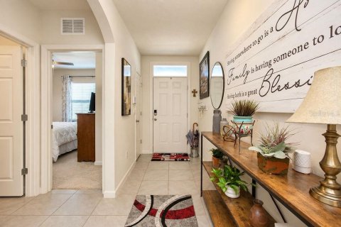 House in Palm Bay, Florida 4 bedrooms, 170.01 sq.m. № 2393937 - photo 2