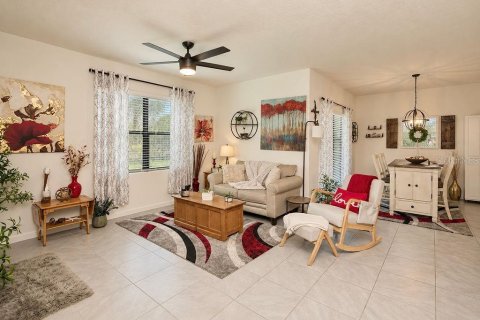 House in Palm Bay, Florida 4 bedrooms, 170.01 sq.m. № 2393937 - photo 13