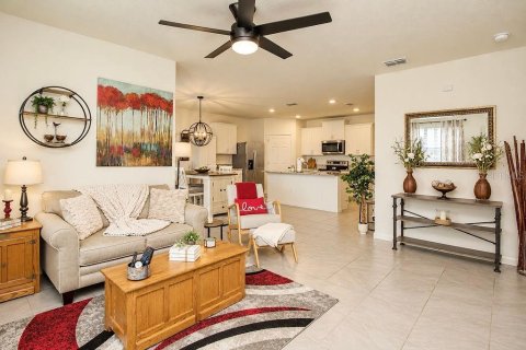 House in Palm Bay, Florida 4 bedrooms, 170.01 sq.m. № 2393937 - photo 15