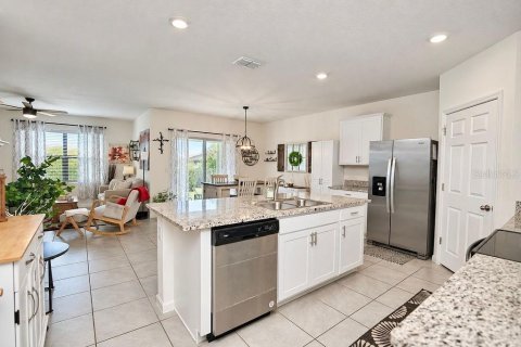 House in Palm Bay, Florida 4 bedrooms, 170.01 sq.m. № 2393937 - photo 6