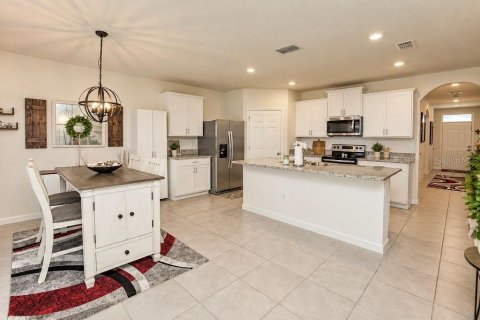 House in Palm Bay, Florida 4 bedrooms, 170.01 sq.m. № 2393937 - photo 11
