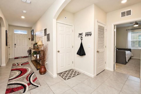 House in Palm Bay, Florida 4 bedrooms, 170.01 sq.m. № 2393937 - photo 3