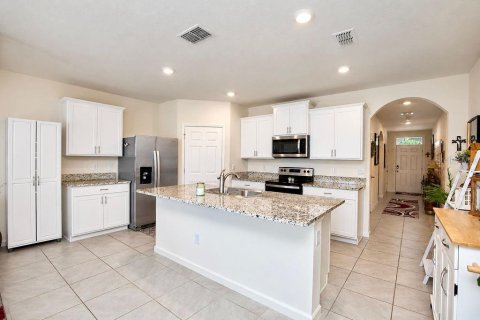 House in Palm Bay, Florida 4 bedrooms, 170.01 sq.m. № 2393937 - photo 9
