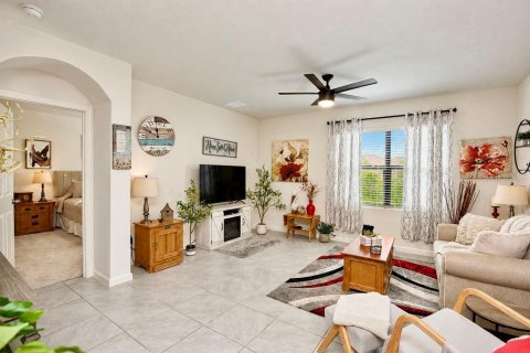 House in Palm Bay, Florida 4 bedrooms, 170.01 sq.m. № 2393937 - photo 14
