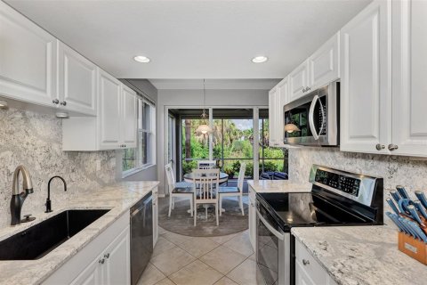 Condo in Port Charlotte, Florida, 2 bedrooms  № 1900487 - photo 18