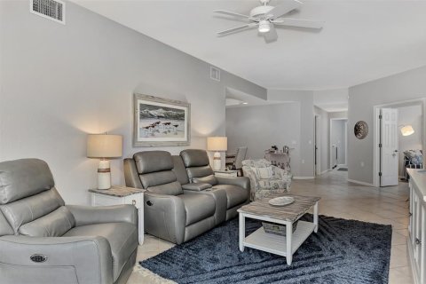 Condo in Port Charlotte, Florida, 2 bedrooms  № 1900487 - photo 9