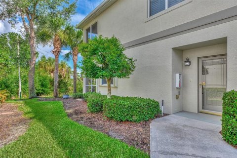 Condo in Port Charlotte, Florida, 2 bedrooms  № 1900487 - photo 3