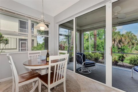 Condo in Port Charlotte, Florida, 2 bedrooms  № 1900487 - photo 12