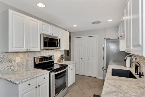Condo in Port Charlotte, Florida, 2 bedrooms  № 1900487 - photo 15