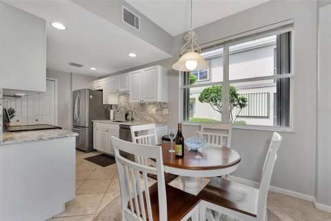 Condo in Port Charlotte, Florida, 2 bedrooms  № 1900487 - photo 11