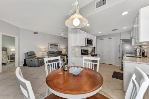 Condo in Port Charlotte, Florida, 2 bedrooms  № 1900487 - photo 14